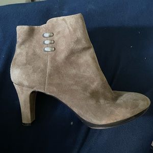 Anne Klein Women's Blac Suede Heeled Ankle Boots